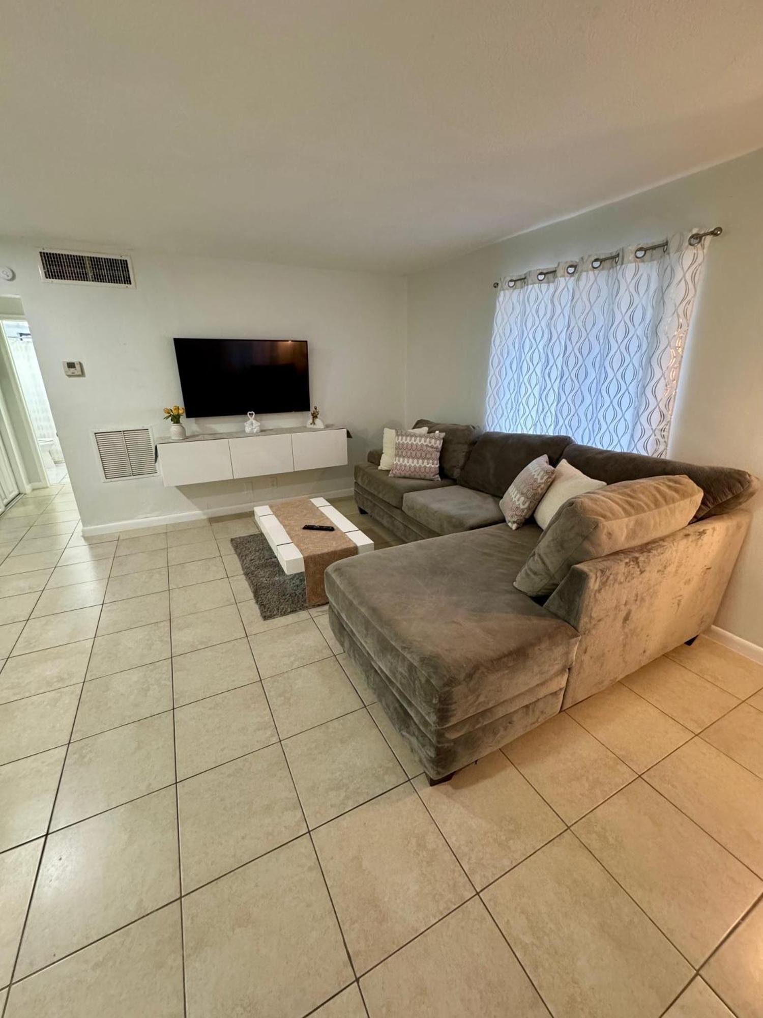 Apartment In Hollywood Close To Beach & Shops 101 Εξωτερικό φωτογραφία